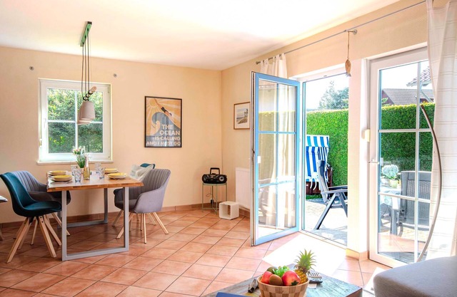 Western sandpiper - Western sandpiper (left) Holiday home