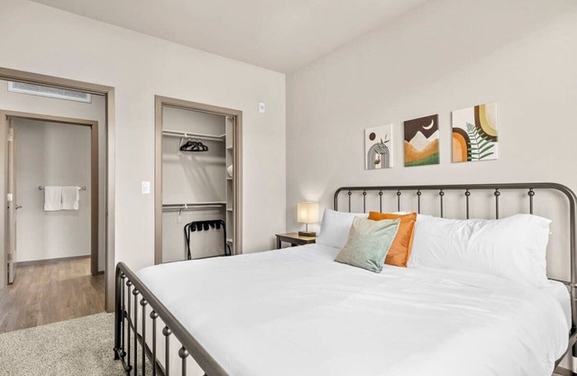 Westgate CozySuites by stadium with pool #13