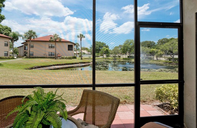 WG-near Beaches and IMG, Pool, Tennis, Pickleball, Shorewalk condo 2 Bedroom/2 Bath lake view