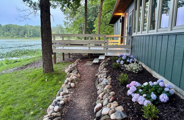 Where Convenience meets Cozy: The Lily Pad lakefront house in Three Rivers.