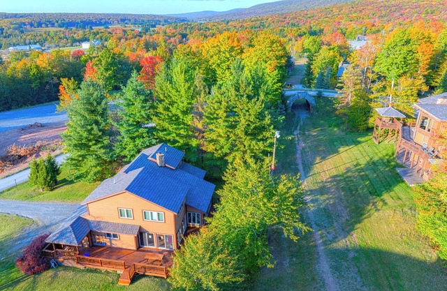 Whisper Haven - Newly Renovated Ski-In/Out House w/Hot Tub on Winterset Trail!