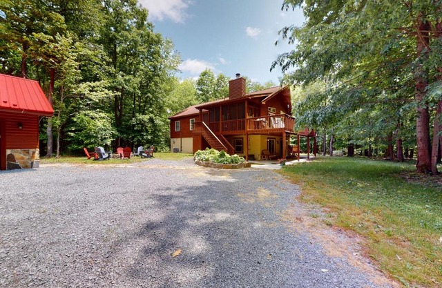 Whistle and Quill Lodge
