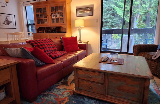 Whistler 3 Bedroom Creekside Townhouse