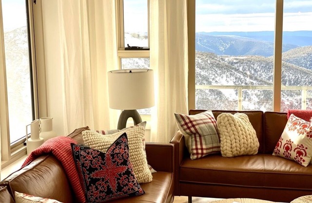 White Crystal 213- ski-in ski-out