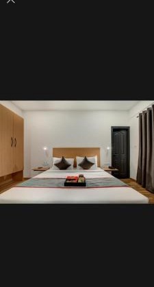 WHITE HUB HOTEl