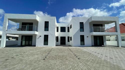 Whitehouse Boulevard, close to Mambo Beach and City Centre