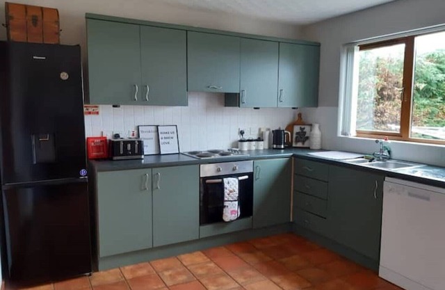 Whitepark Cottage -group/family/child/pet friendly