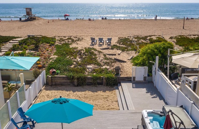 Whole Beachfront House - New Remodel - Views, Spa + Deck