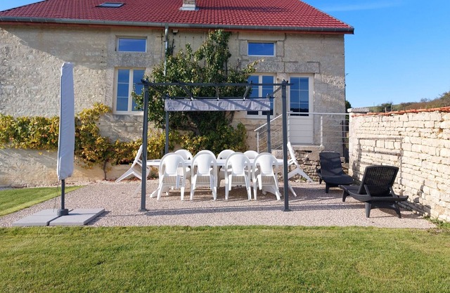 whole house, jacuzzi, garage, wifi, Classified 2 stars