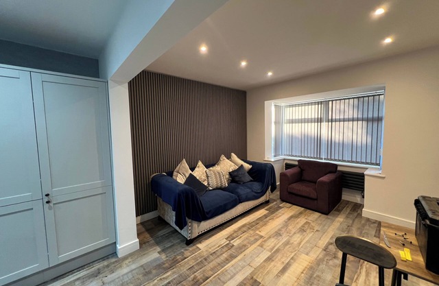 Whole House -sleeps4-parking-garden-bikinghiking