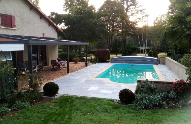 Whole house with pool ideal for families