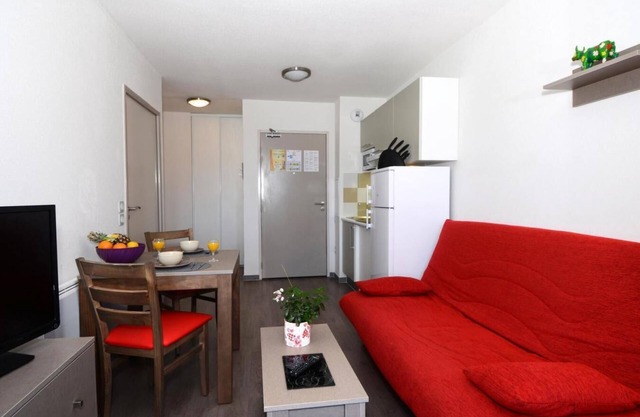 Wifi, 300m from resort center, fitness, swimming pool, terrace, balcony, tv, ski locker, 27m²