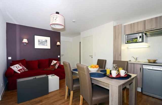 Wifi, 300m from resort center, fitness, swimming pool, terrace, balcony, tv, ski locker, 35m²