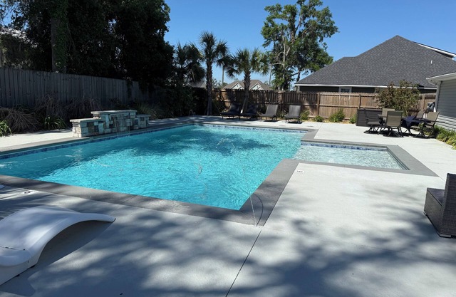 Wild Adventures Escape with King Bed & Resort Style Pool