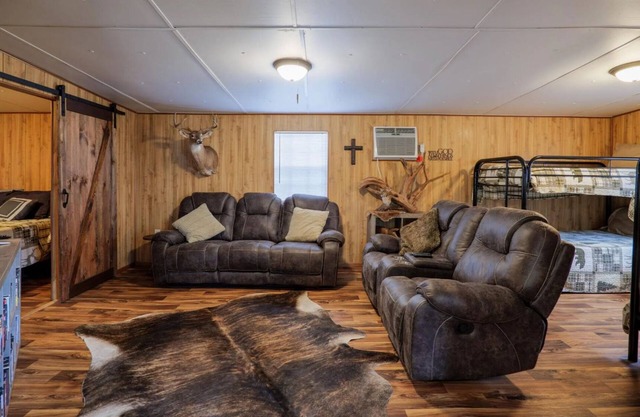 Wildlife Preserve camphouse in Jennings- Includes Tour