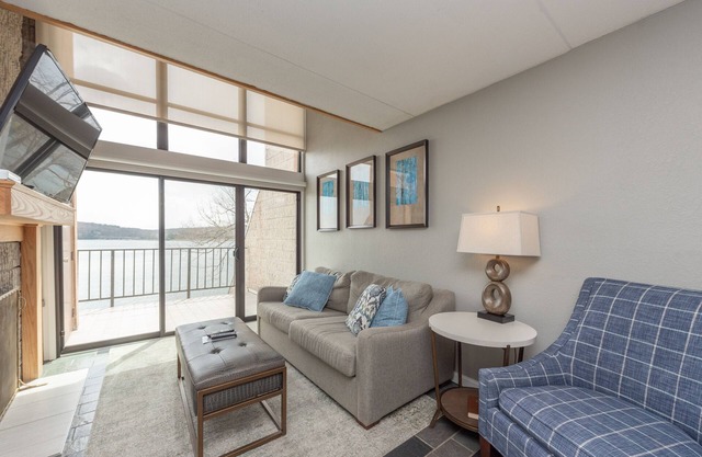 Will O' The Wisp 301D: Lakefront 2 Bedroom Condo with 2 Baths, Free WIFI!