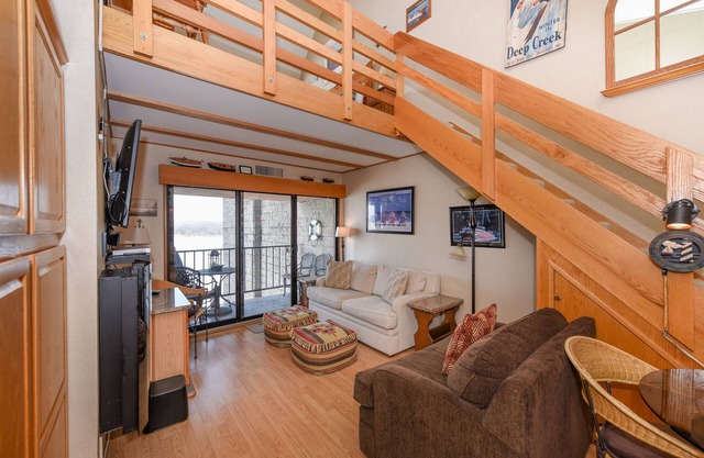 Will O' The Wisp 706H: Top Lakefront Panoramic View Condo, Sleeps 4, Free WIFI!