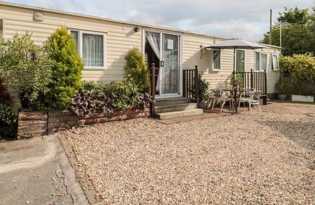 WILLERBY 1, family friendly, character holiday cottage in South Chard