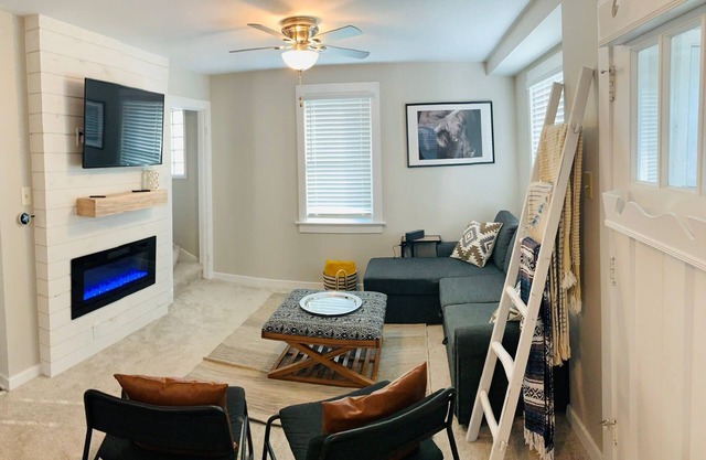 Williams Bay cottage, <1 mile to beach