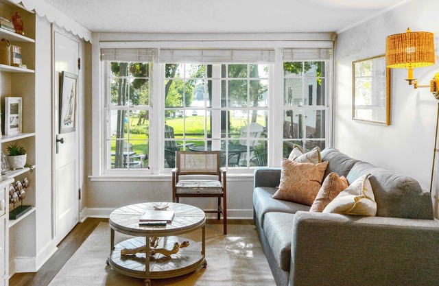 Williams Bay Lakefront Retreat - Walk the Lakepath