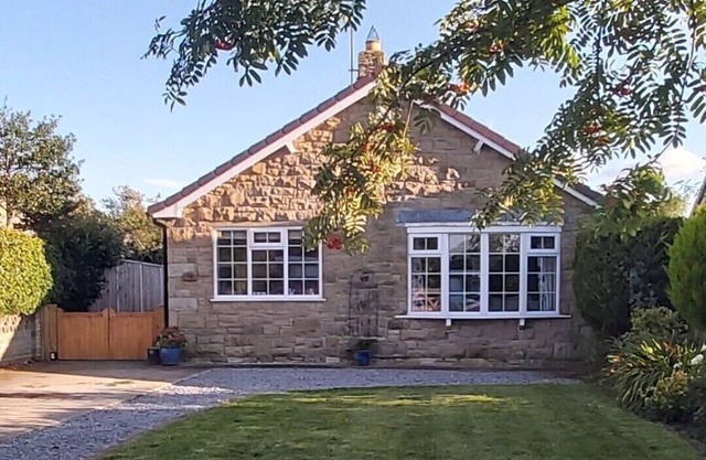 Willow Cottage, 3 bedroom, cosy stopover, dogs free