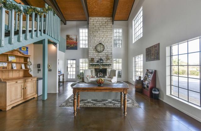 Windcrest Inn and Suites