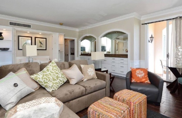 Windsor Lodge Unit 10, Studio, close to the beaches, pool access