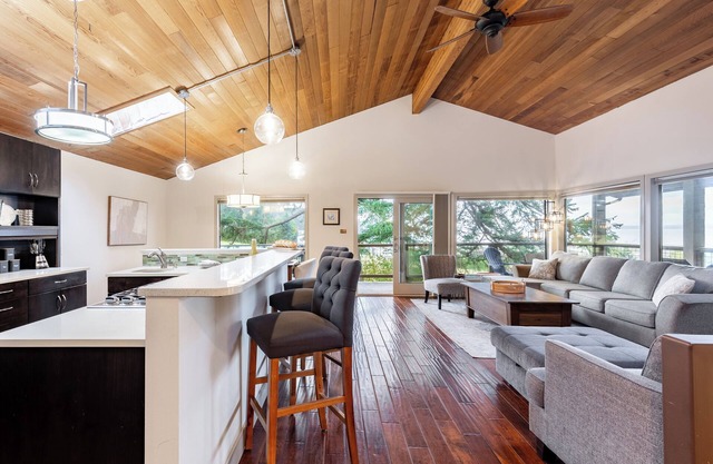 Windswept by AvantStay | Water Views, Covered Deck, Walk to the Beach
