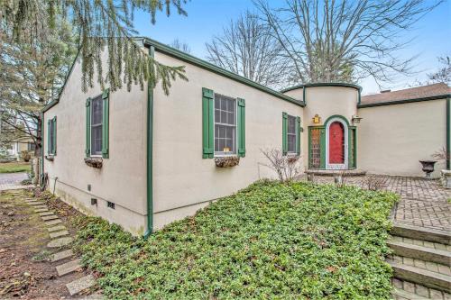 Wine Down Cottage