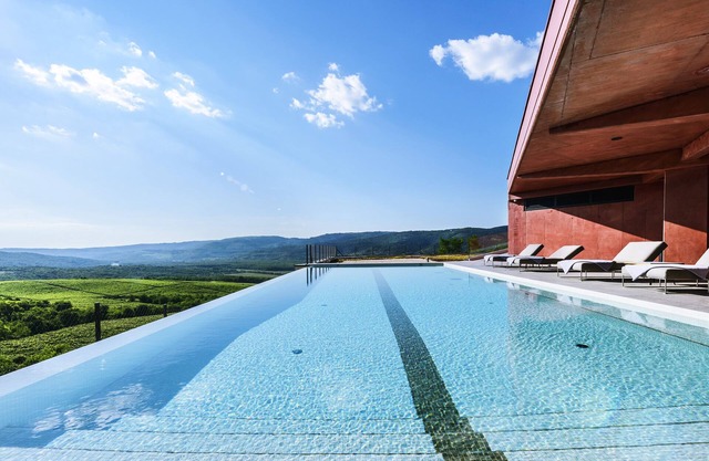 Winery & Design hotel ROXANICH