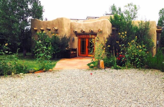 Winsor Castle & Ski Retreat! 15 min to Ski Lifts and Taos Plaza