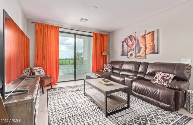 Winter Special! Lovely 2 bedroom condo at the Cays