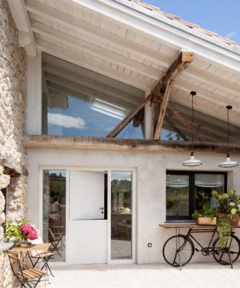 Wishome-Antigua cuadra rehabilitada con mucho encanto- Chimenea y piscina climat