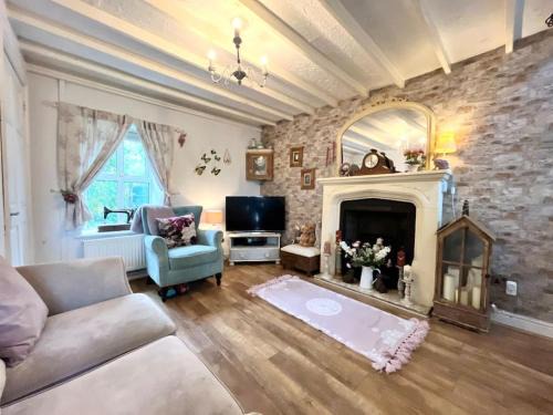 Wisteria Cottage an authentic and enchanting 2 bedroom cottage experience
