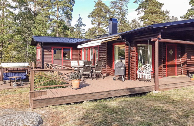 With a panoramic view of the sea, this fine vacation home in Grödingen awaits you.