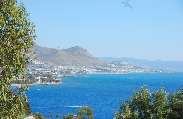 With sea view to the island of Kos, large pool, gardens