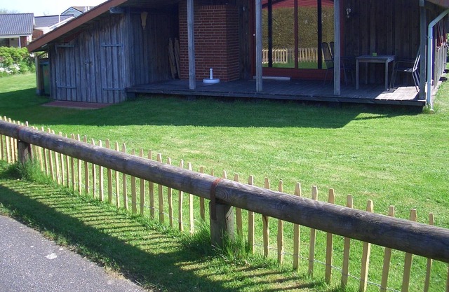 Wooden house with fireplace in a quiet, rural location 300m from the beach