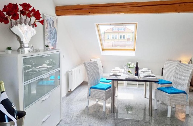Wohnung Famous, 100qm, Klima, Loggia, 24h Checkin, bis 5 Personen