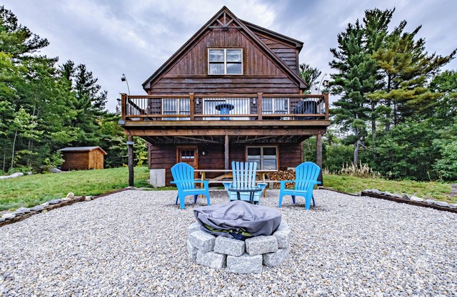 Wolf Moon - Beautiful home with gorgeous views. Close to water and skiing