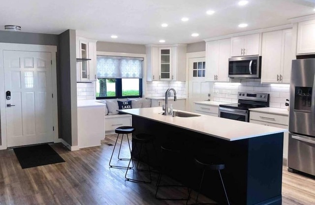 Wolfcreekretreat - Remodeled, with dock