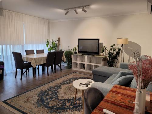 Wollert Ground Floor Entire Apartment- Close to Melbourne Airport-Free WIFI-Washer & Dryer