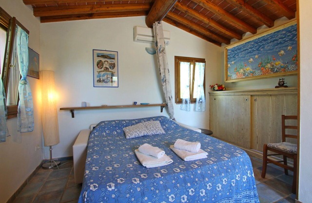 Wonderful private villa with A/C, hot tub, TV, veranda, pets allowed, panoramic view and parking