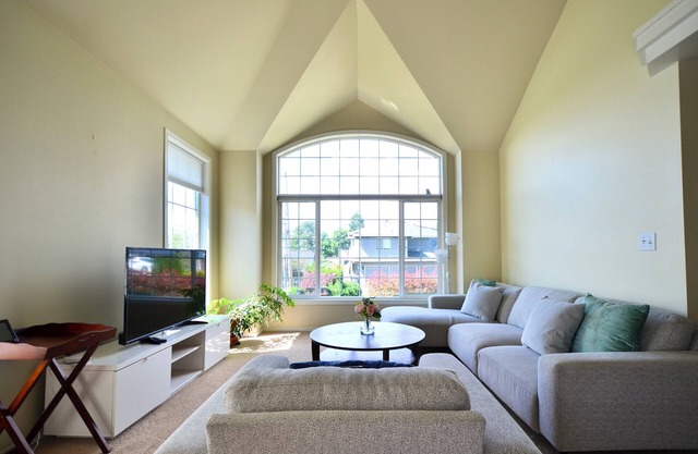 Wonderful 3-bedroom house in Renton, 15 min from Seattle, 2 min to Coulon Park