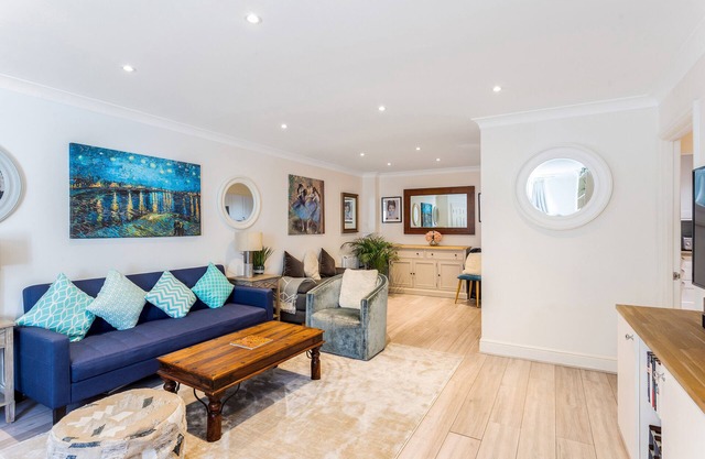 Wonderful Central London 2 bed 2 bathroom Flat in the middle of town.
