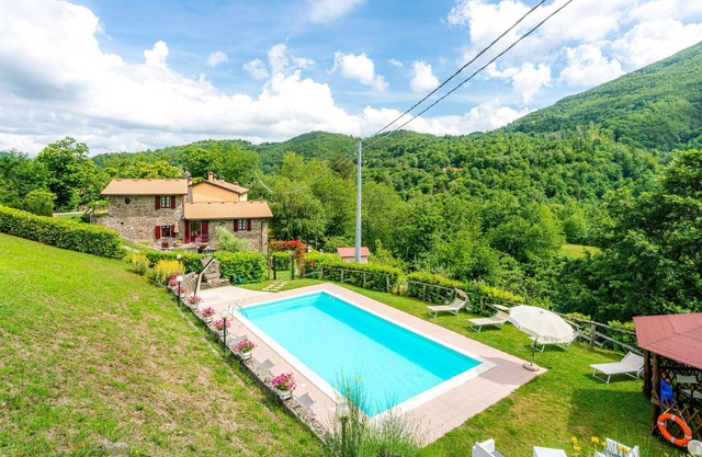 Wonderful cottage with views of the Lima Valley.
