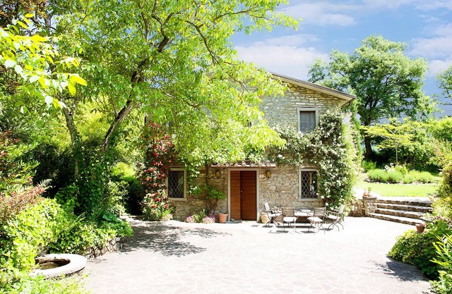 Wonderful holiday home with spectacular views of Caprese Michelangelo.