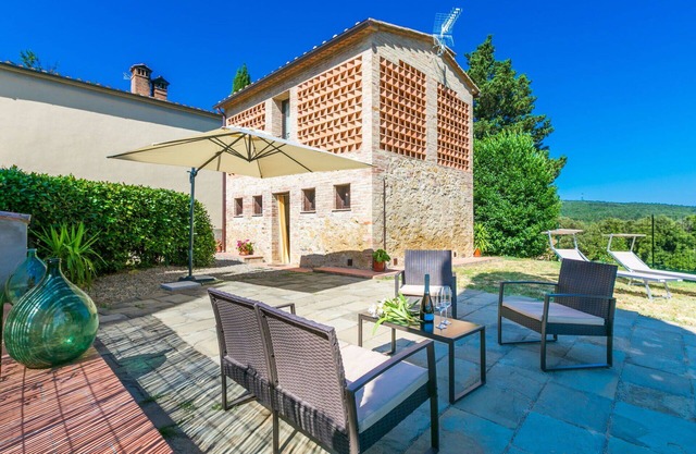 Wonderful private villa for 4 people with WIFI, A/C, TV, patio, panoramic view and parking