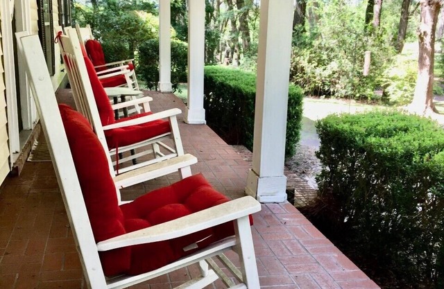 Wonderful location in Suwannee County's premier neighborhood.