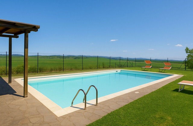 Wonderful private villa with WIFI, private pool, TV, veranda and panoramic view, close to Siena