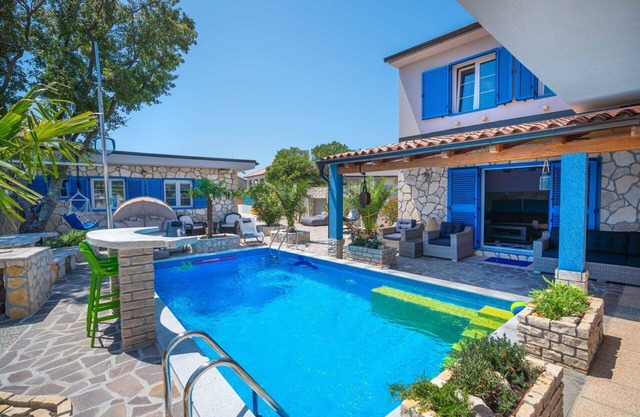 Wonderful private villa for 8 people with WIFI, A/C, private pool, hot tub, TV and terrace